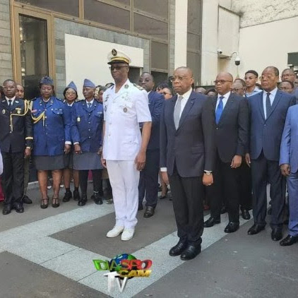 AMBASSADE DU CAMEROUN EN FRANCE : SON EXCELLENCE ANDRE EKOUMOU INAUGURE LE MAT DE DRAPEAU