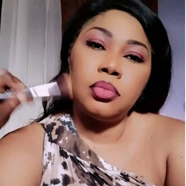 ANNICK BLANCHE : LA PUISSANCE TRANQUILLE QUI S’IMPOSE SUR LE PETIT ÉCRAN CAMEROUNAIS