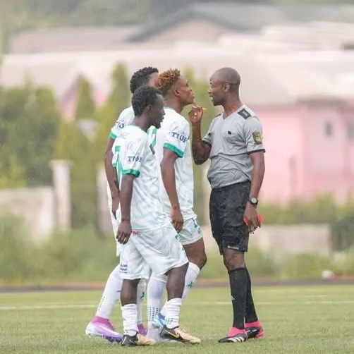 CAMEROUN :: QUAND L’ARBITRE PERD LE NORD : DU SIFFLET AU COUP DE TETE D’UN ARBITRE SUR UN JOUEUR :: CAMEROON QUAND L’ARBITRE PERD LE NORD : DU SIFFLET AU COUP DE TETE D’UN ARBITRE SUR UN JOUEUR