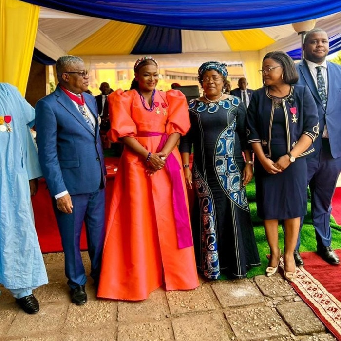 CAMEROUN :: PCA DE L'ART , PROF JUSTINE DIFFO RÉCOMPENSÉE PAR LE MINPOSTEL :: CAMEROON PCA DE L'ART , PROF JUSTINE DIFFO RÉCOMPENSÉE PAR LE MINPOSTEL