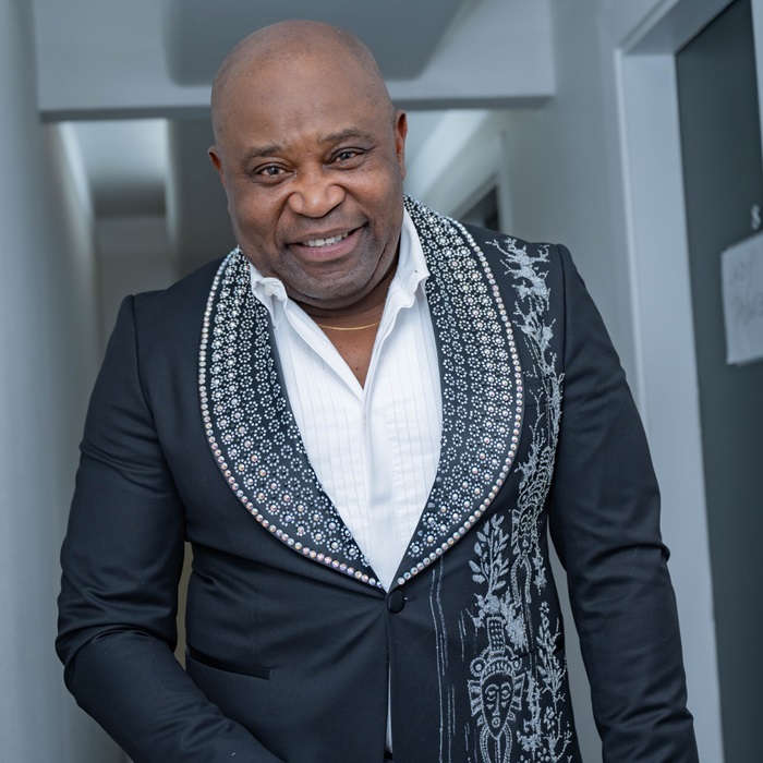 FRANCE :: L'apothéose, un homme derrière ce concept: Jean Robert Ngamwo, un géant de la culture L'apothéose, un homme derrière ce concept: Jean Robert Ngamwo, un géant de la culture