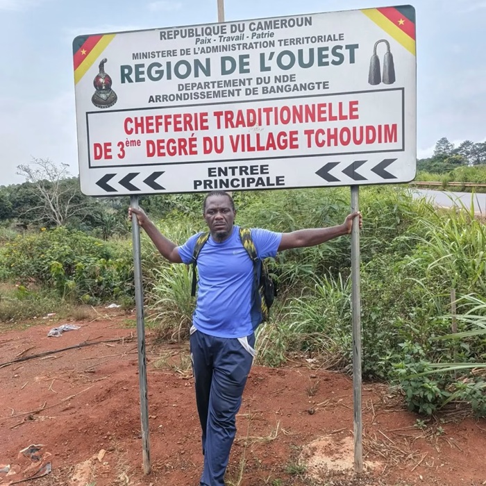 LA MARCHE FRATERNELLE DE MANUEL VINGA ET SON AMI : LES DEUX GABONAIS BIENTOT A BAFOUSSAM