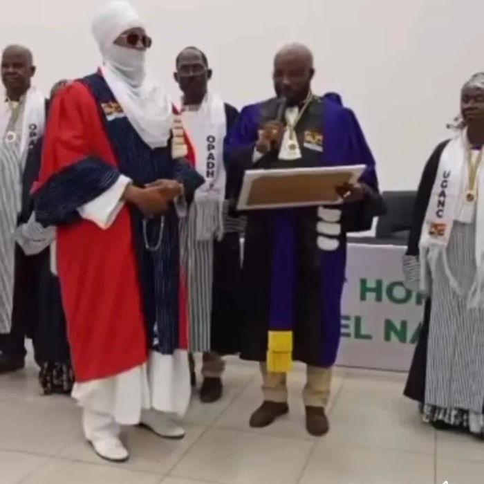 LE ROI NABIL RECOIT LA DISTINCTION HONORIS CAUSA A CONAKRY