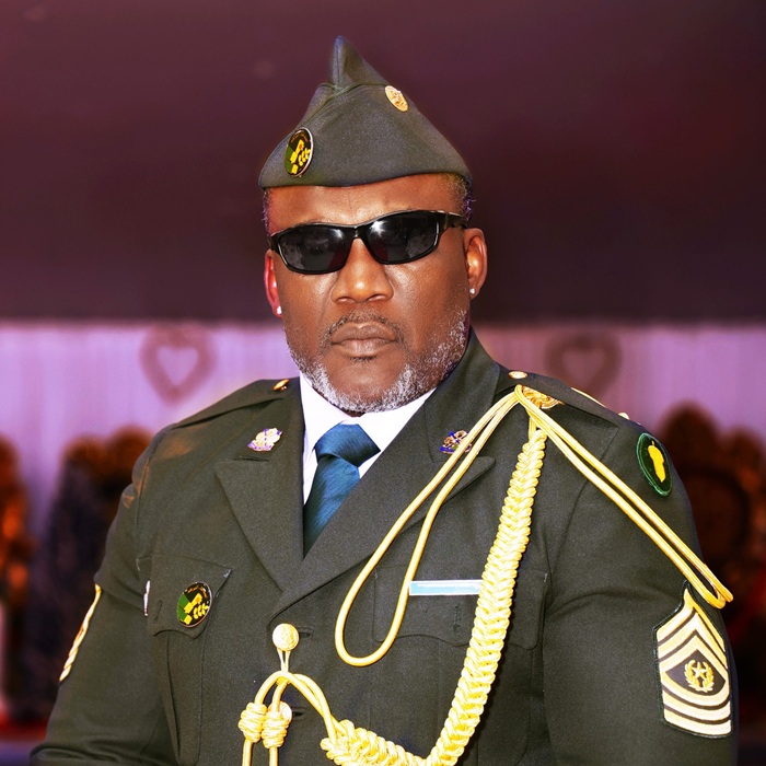 Noel Emmanuel Ahouansou, alias Bobby Iron ou le King-Kong of showbiz: Le protocole dans la peau