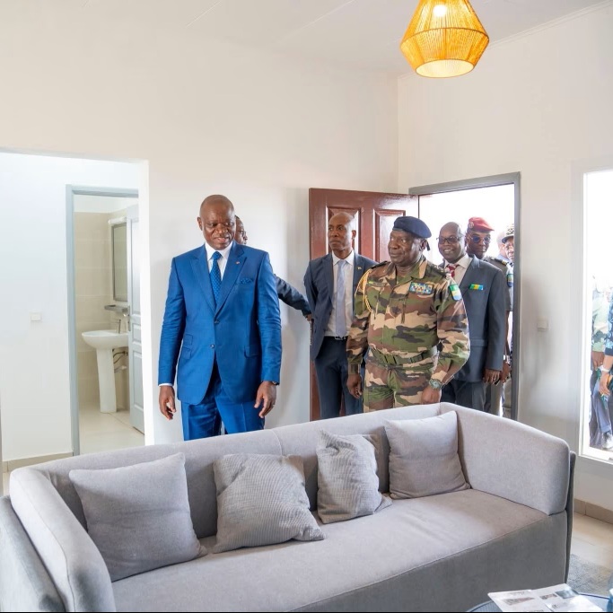 EN QUELQUES MOIS DE PRESIDENCE, SON EXCELLENCE OLIGUI NGUEMA REMET 360 CLES DE LOGEMENT