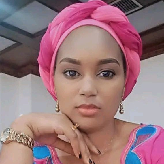 Hommage : Décès d'Amina Habiba de CRTV News, une Figure Emblématique du Journalisme Camerounais