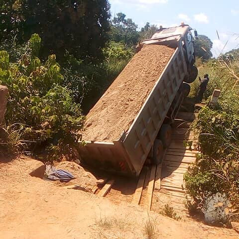 Effondrement du Pont à Mbangassina : L'Incivisme des Gros Porteurs Dévastateur pour les Infrastructu