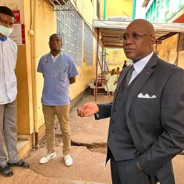 Hôpitaux au Cameroun : un dentiste s'exile au Canada en plein service