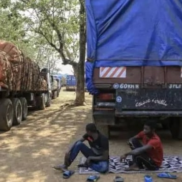 Blocages,frontière Cameroun-Centrafrique:Bangui poursuit l'enquête sur la mort d'un transporteur :: AFRICA Blocages,frontière Cameroun-Centrafrique:Bangui poursuit l'enquête sur la mort d'un transporteur