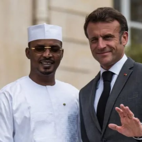 Polémique autour du récit français du retour militaire