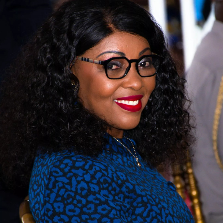 GABON :: Laurence Ndong : Parcours d'une Femme Ambitieuse au Cœur du Pouvoir Laurence Ndong : Parcours d'une Femme Ambitieuse au Cœur du Pouvoir