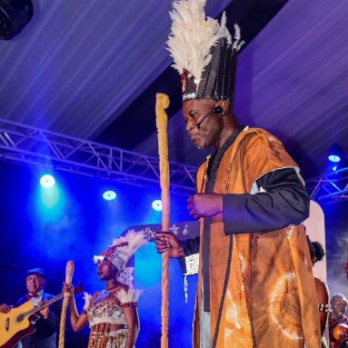 Vincent Mambachaka : Le médecin-chef des consultations poétiques en Afrique.