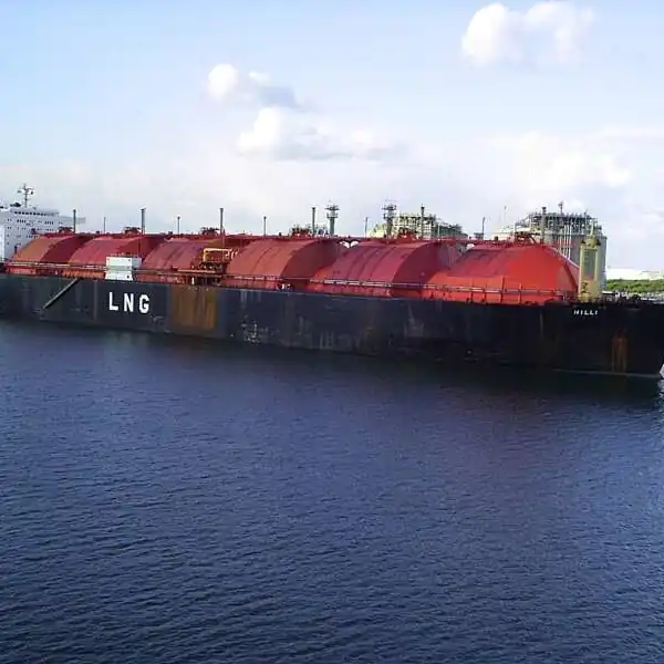 Le navire-usine quitte le Cameroun, le gaz s'arrête