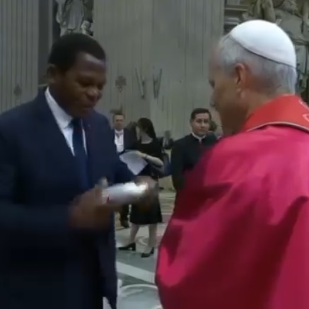 La video de la honte : Quand le Cameroun exporte la corruption au Vatican :: CAMEROON La video de la honte : Quand le Cameroun exporte la corruption au Vatican