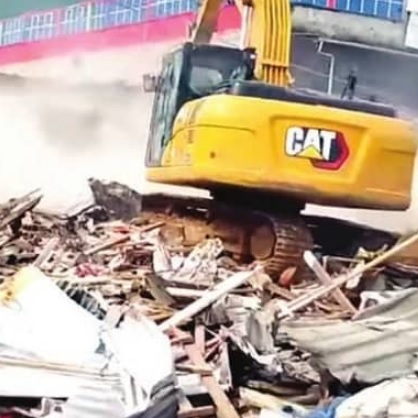CAMEROUN :: Douala : Une centaine de commerces détruits au marché des femmes :: CAMEROON Douala : Une centaine de commerces détruits au marché des femmes