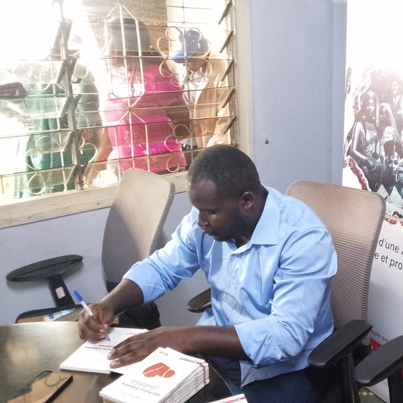 Livre: "Une preuve d'adultère indélébile"de François Judes Nama Meyongo, présenté à la presse