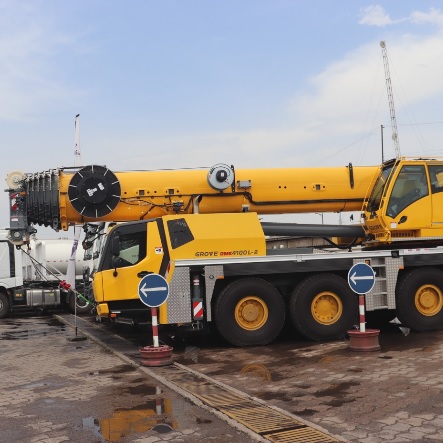 Une grue de 100T sur La Place portuaire de Douala pour renforcer les opérations logistiques