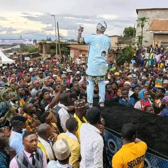 Mobilisation massive à Bafoussam : Issa Tchiroma Bakary déploie sa force de campagne