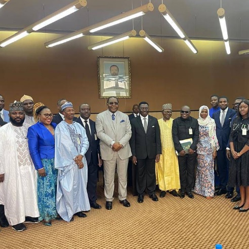 CAMEROUN :: Présidentielle 2025, Une jeunesse désœuvrée, sans avenir offre 40 millions de FCFA à Biya: Paradoxe :: CAMEROON Présidentielle 2025, Une jeunesse désœuvrée, sans avenir offre 40 millions de FCFA à Biya: Paradoxe