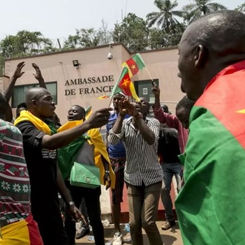 CAMEROUN :: Paris incite à protester contre Paul Biya à Yaoundé et Douala :: CAMEROON Paris incite à protester contre Paul Biya à Yaoundé et Douala
