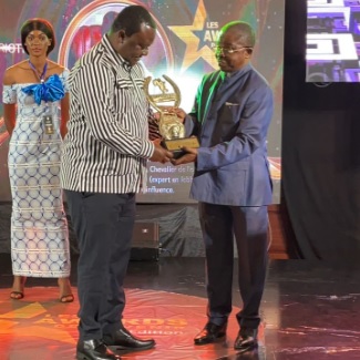 Awards de l'avenir : Serge Ondobo honoré du prix de l'excellence patriotique 2025