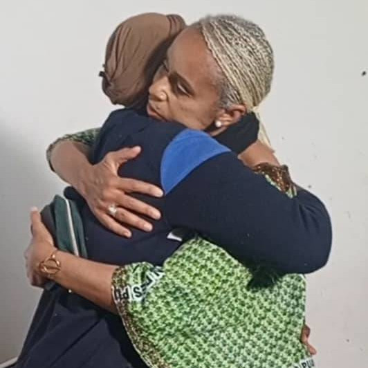 CAMEROUN :: TOMAÏNO NDAM NJOYA réconforte une mère endeuillée après le drame de Boko Haram :: CAMEROON TOMAÏNO NDAM NJOYA réconforte une mère endeuillée après le drame de Boko Haram