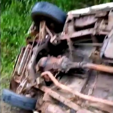 CAMEROUN :: Muyuka : un mini bus se renverse et fait 2 morts :: CAMEROON Muyuka : un mini bus se renverse et fait 2 morts