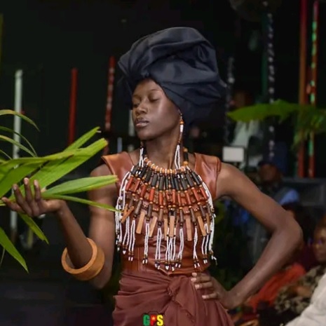 CAMEROUN :: «BILÉ» la collection unique de bijoux en bois qui reconnecte l'Africain à ses Racines. :: CAMEROON «BILÉ» la collection unique de bijoux en bois qui reconnecte l'Africain à ses Racines.