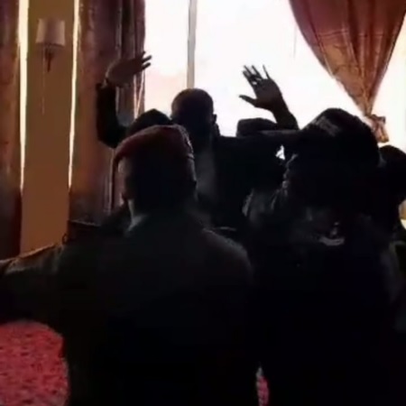 CAMEROUN :: Yaoundé : Un député suppléant expulsé de la conférence de presse du PCRN (vidéo ) :: CAMEROON Yaoundé : Un député suppléant expulsé de la conférence de presse du PCRN (vidéo )