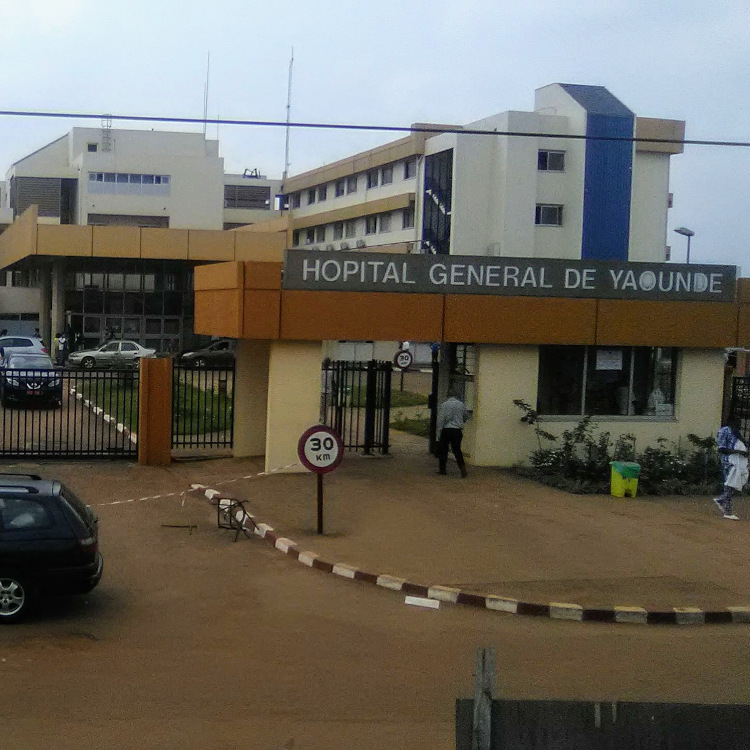 Une intervention chirurgicale inédite sauve la vie de Rokayatou, 9 ans, au Cameroun