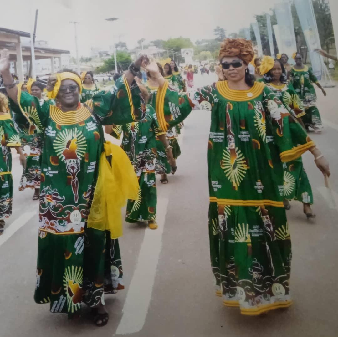 Parade  du  08 Mars à Ebolowa: L'Ong Trois Lys- Nsimalen,  Maison de la francophonie, impériale