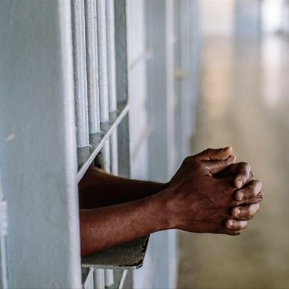 Un homme fait 41 ans de prison au Cameroun pour recel d’un poste de radio... :: CAMEROON Un homme fait 41 ans de prison au Cameroun pour recel d’un poste de radio...