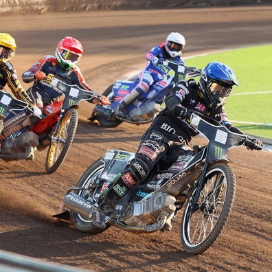 Comment les pilotes de speedway gèrent-ils la force centrifuge ?