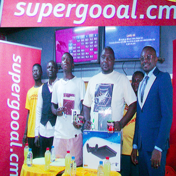 CAMEROUN :: Une PS4 pour s’amuser en famille : jouez jusqu’au 9 Juin et tentez de la remporter sur supergooal.cm :: CAMEROON Une PS4 pour s’amuser en famille : jouez jusqu’au 9 Juin et tentez de la remporter sur supergooal.cm