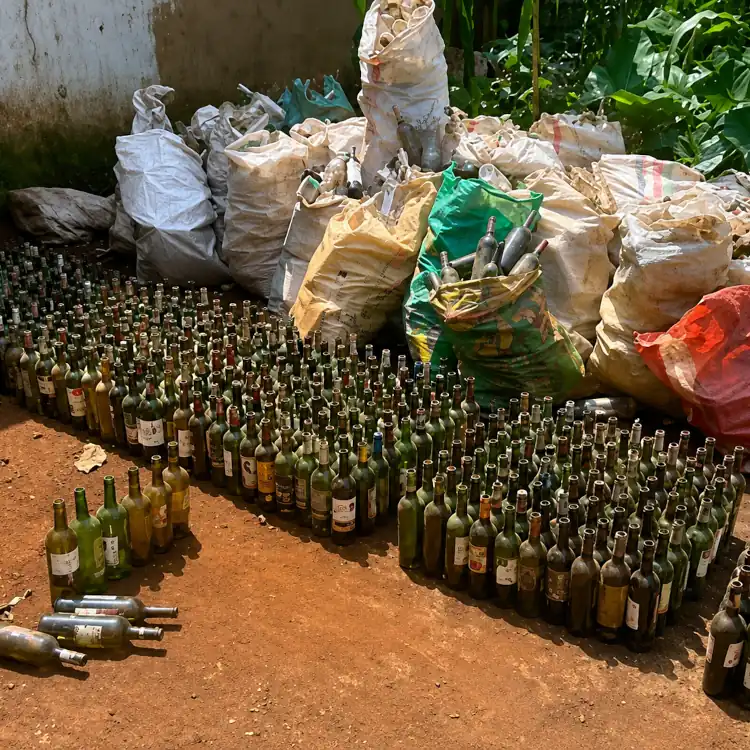 Bandjoun : L'alcool frelaté qui tue se fabriquait dans des poubelles