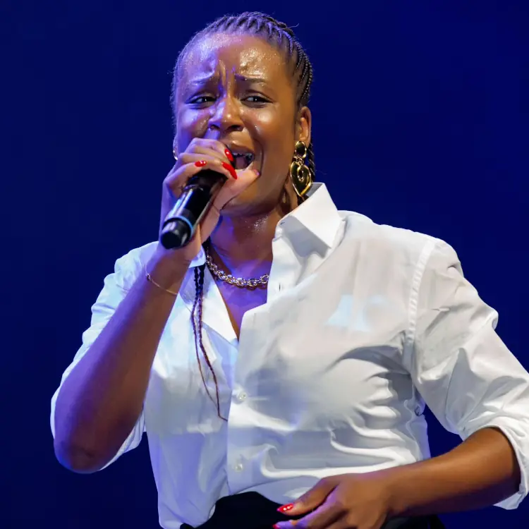 Charlotte Dipanda enflamme le Cirque Royal : Bruxelles n'oubliera pas cette nuit