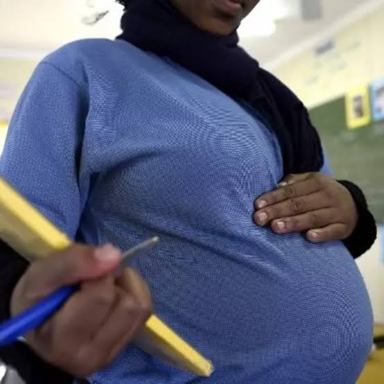 Probatoire ESG 2026 : Une candidate accouche  d'un garçon à Monatélé au jour 2 de l'examen