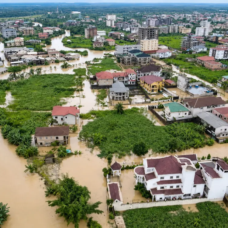 Inondations à Douala  et Yaoundé : des milliards engloutis, des villes toujours sous les eaux