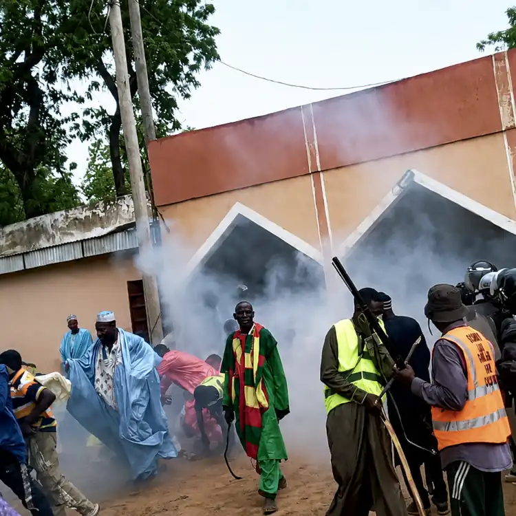 Maroua : gaz lacrymogènes contre une foule en colère