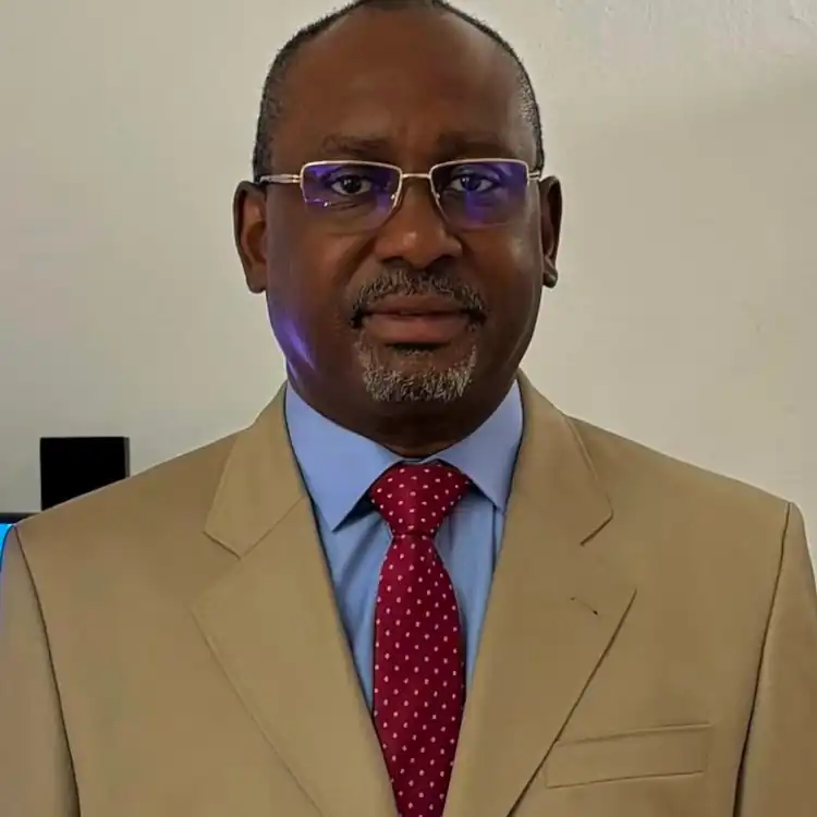 Le coq vigilant et courageux est réveillé : Simon Pierre Omgba Mbida entre en scène.