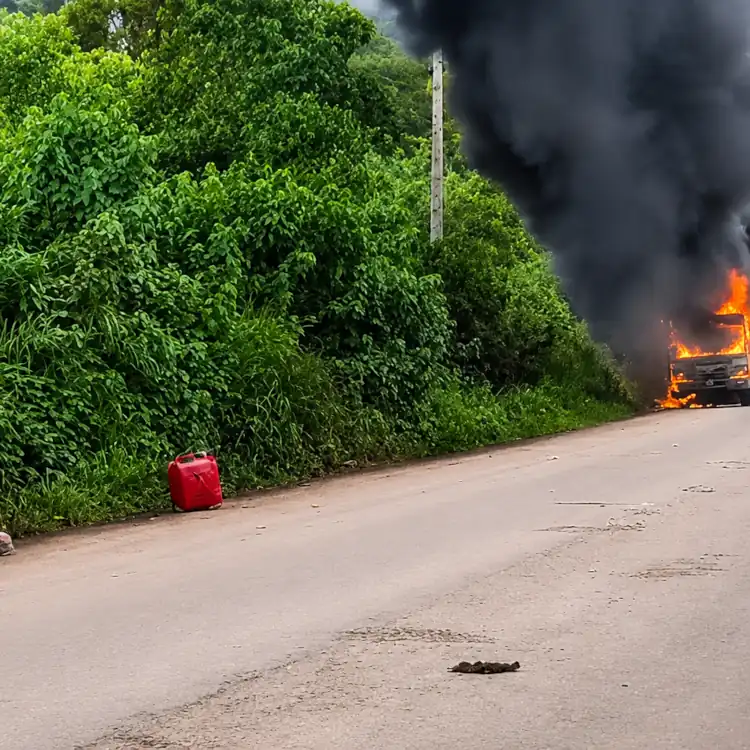 Axe Douala-Edéa : un bus United Express VIP part en fumée à Missole