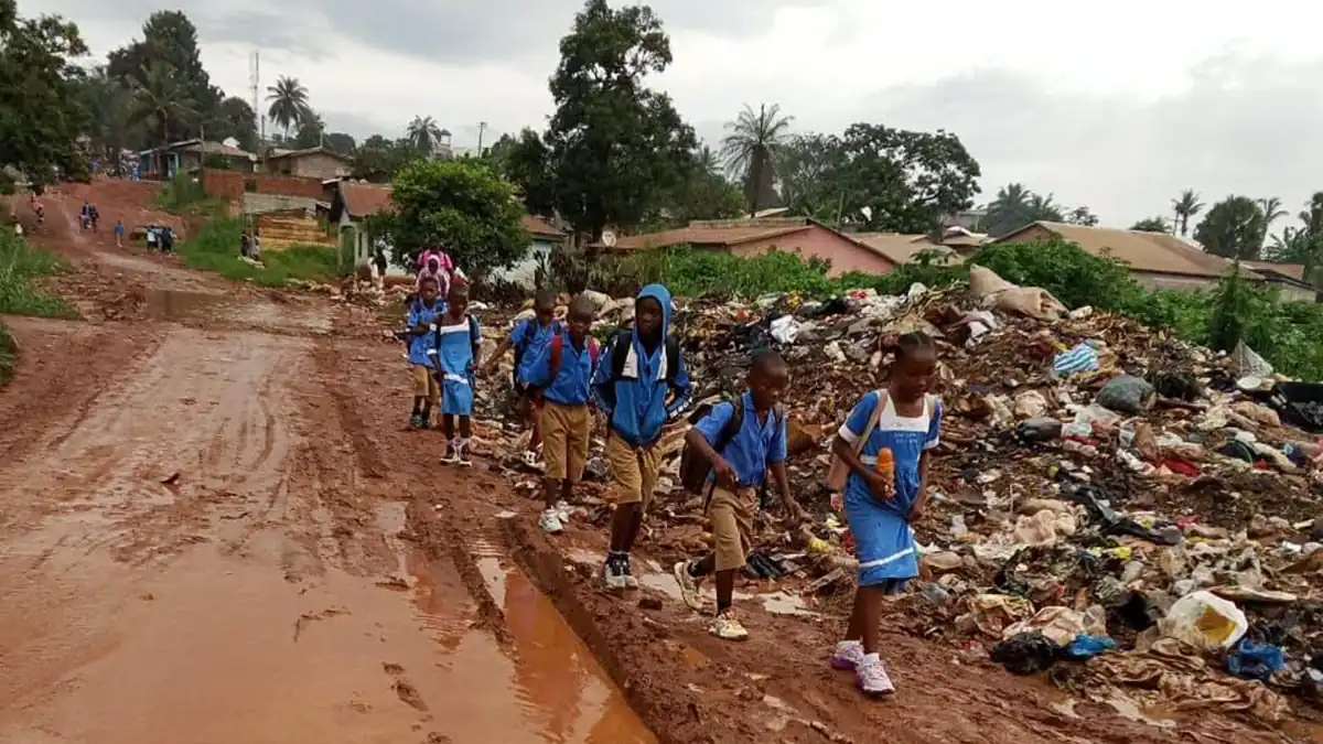 Chantier de modernisation d'une route au Cameroun