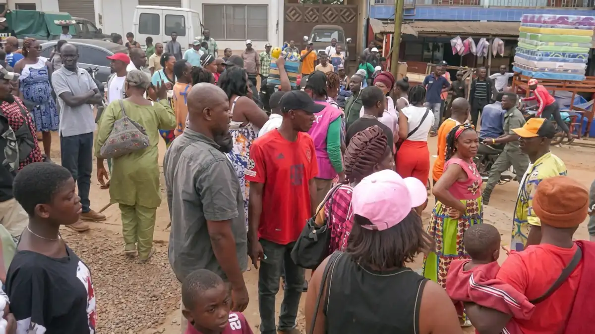 Chantier de modernisation d'une route au Cameroun
