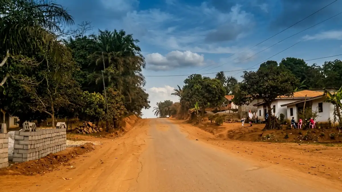 Chantier de modernisation d'une route au Cameroun