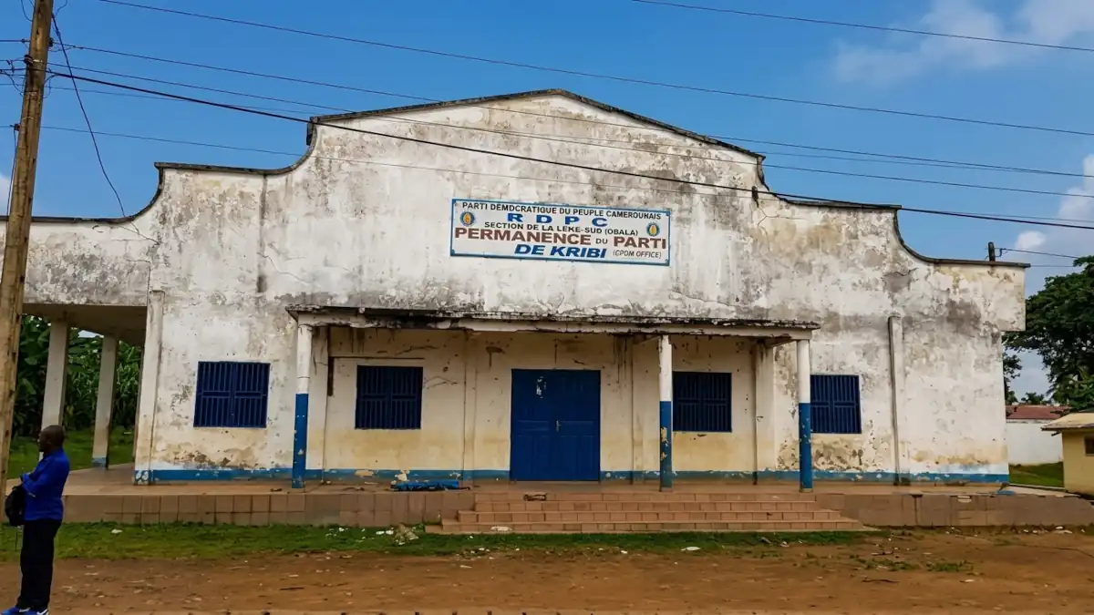 Chantier de modernisation d'une route au Cameroun