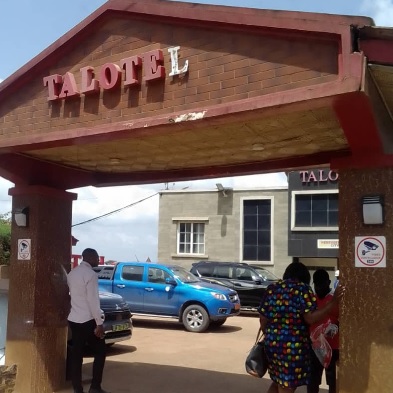 Chantier de modernisation d'une route au Cameroun