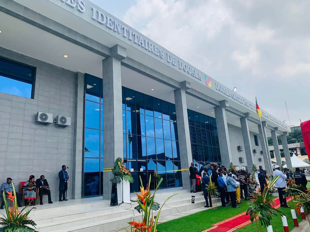 Chantier de modernisation d'une route au Cameroun