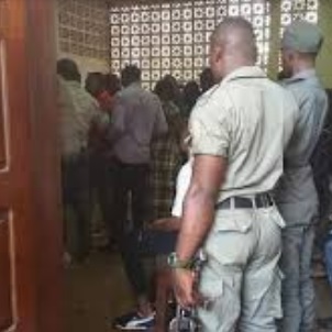 CAMEROUN :: Un mort retrouvé au sous-sol du palais de justice du centre administratif :: CAMEROON Un mort retrouvé au sous-sol du palais de justice du centre administratif
