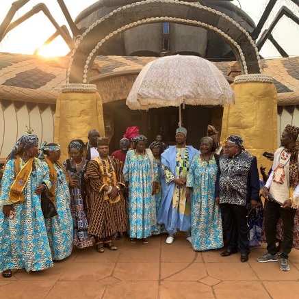 CAMEROUN :: Musée des rois Njoya : le roi Nabil présente le joyau patrimonial à l’Ong Wocotomadi :: CAMEROON Musée des rois Njoya : le roi Nabil présente le joyau patrimonial à l’Ong Wocotomadi