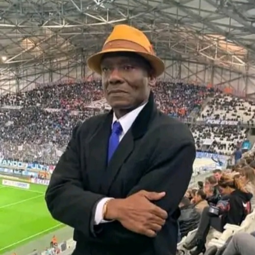 L'Olympique de Marseille honore Joseph Antoine Bell du Cameroun ,39 ans après.